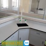 Bàn thí nghiệm có bồn rửa