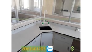 Bàn thí nghiệm có bồn rửa