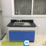 Bàn thí nghiệm có bồn rửa