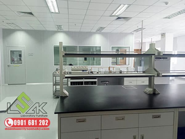 Bàn thí nghiệm trung tâm có giá kệ - Laboratory central bench