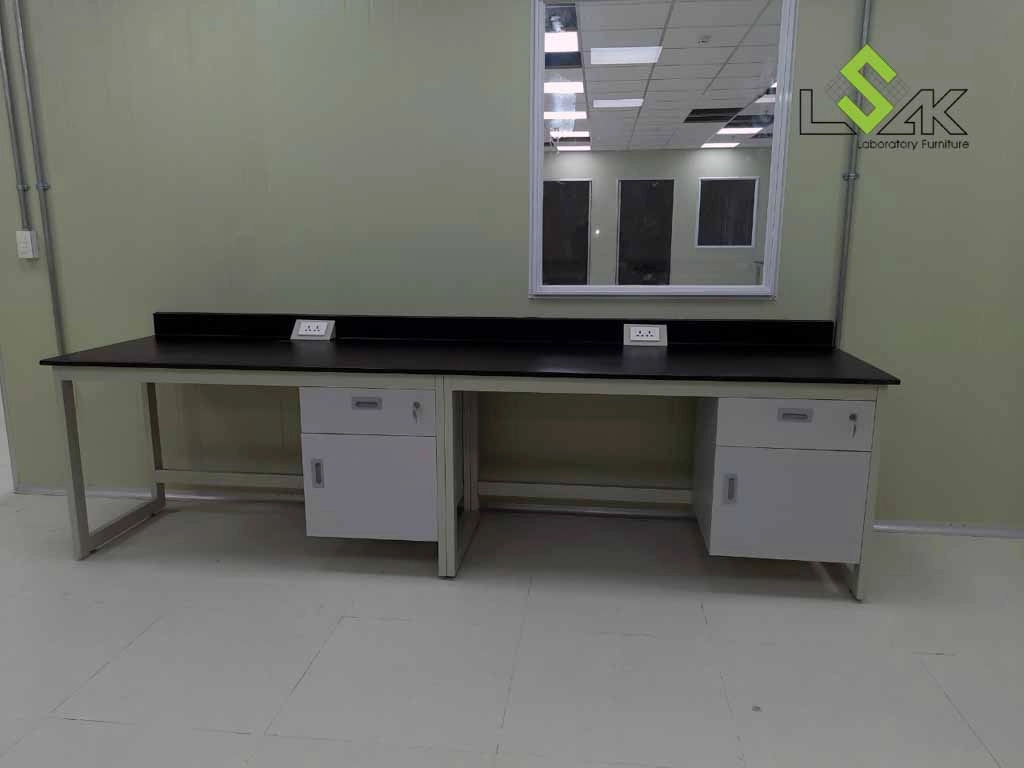 Bàn thí nghiệm áp tường