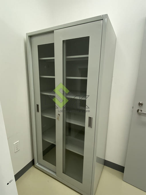 Tủ đựng dụng cụ thiết bị phòng thí nghiệm bằng thép cửa lùa