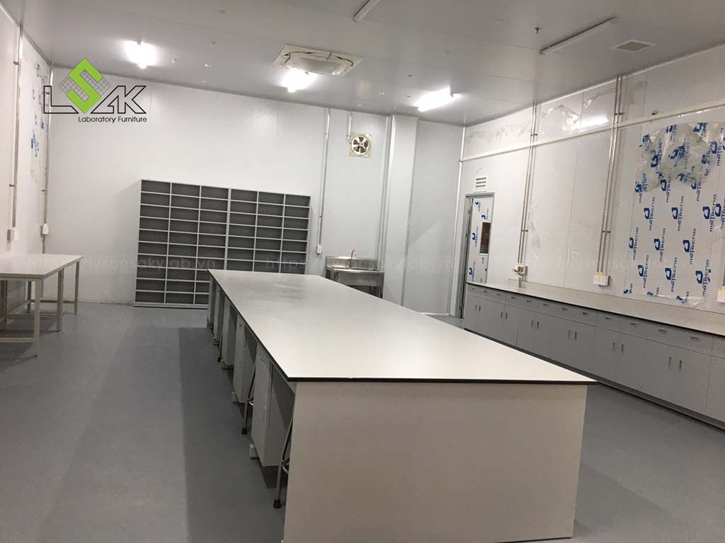 Bàn thí nghiệm trung tâm phòng lab công ty tại Bình Thuận