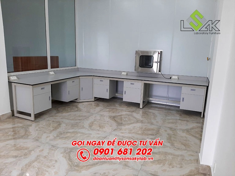 Bàn thí nghiệm áp tường nội thất phòng thí nghiệm nước hoa Life Essence