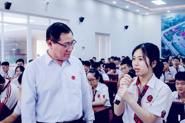 Theo Nhà giáo ưu tú Trần Đức Huyên – Hiệu trưởng Trường Hoàng Việt cho biết nhà trường có sự đầu tư nghiêm túc cho giáo dục STEM