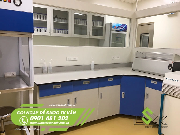 Nội thất phòng kiểm nghiệm vi sinh phòng QC Nhà máy chế biến sữa và nước giải khát từ sữa Deneast Việt Nam