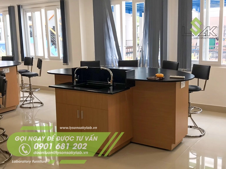 Bàn thí nghiệm hóa sinh phòng thí nghiệm Trường Quốc tế Saigon Star