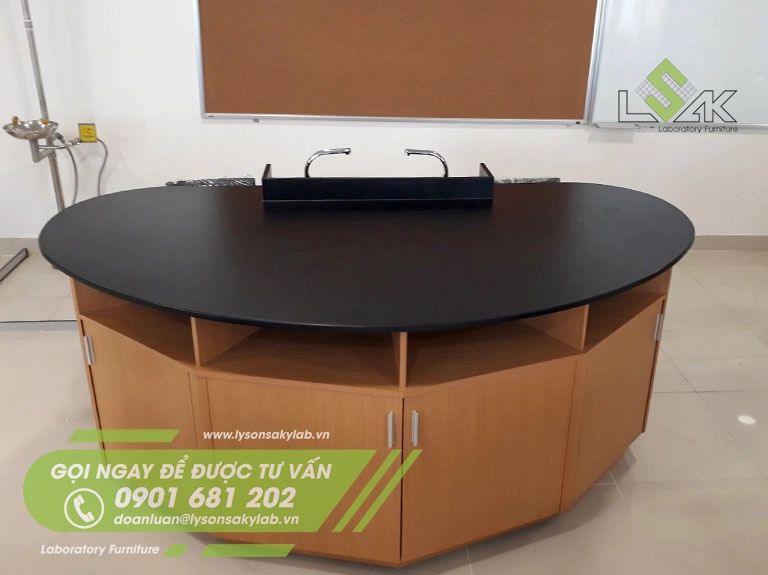 Bàn thí nghiệm phòng thí nghiệm Trường Quốc tế Saigon Star