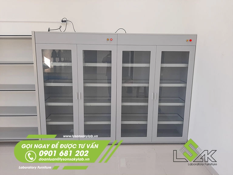 Tủ đựng hóa chất cửa kính phòng thí nghiệm Nhà máy nước Hòa Liên