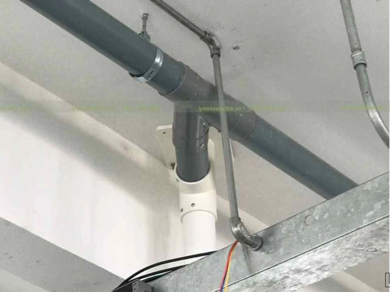Thi công hệ thống hút khí độc phòng lab