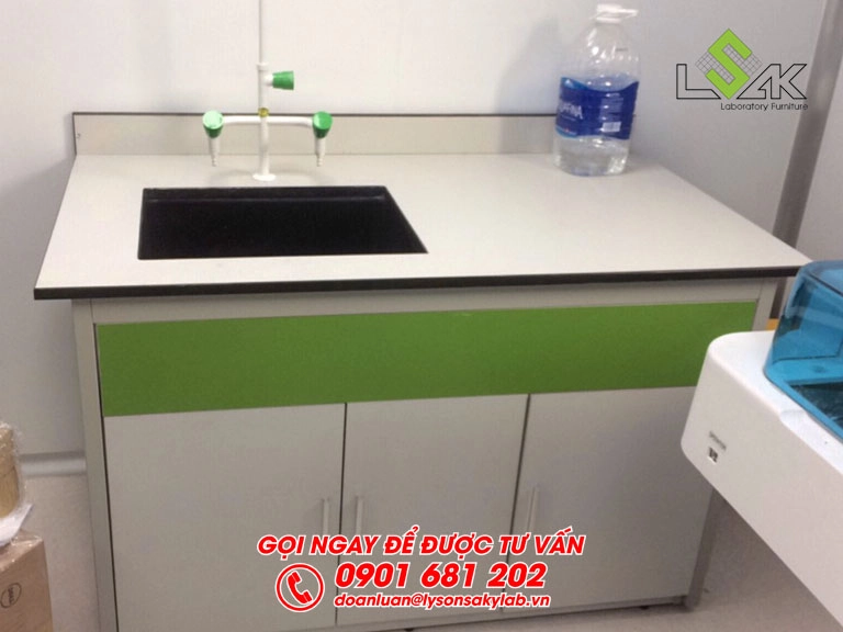 Bàn thí nghiệm có bồn rửa phòng Lab chuẩn GMP – BV thẩm mỹ Quốc tế – Viện tế bào gốc DNA