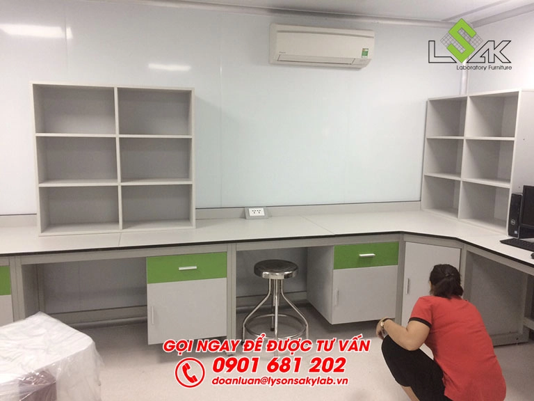 Bàn thí nghiệm áp tường đặt máy xét nghiệm bệnh viện phòng Lab chuẩn GMP – BV thẩm mỹ Quốc tế – Viện tế bào gốc DNA