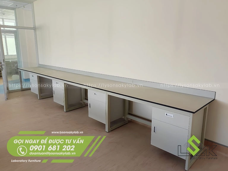 Bàn thí nghiệm áp tường nội thất khoa xét nghiệm Bệnh viện Van An