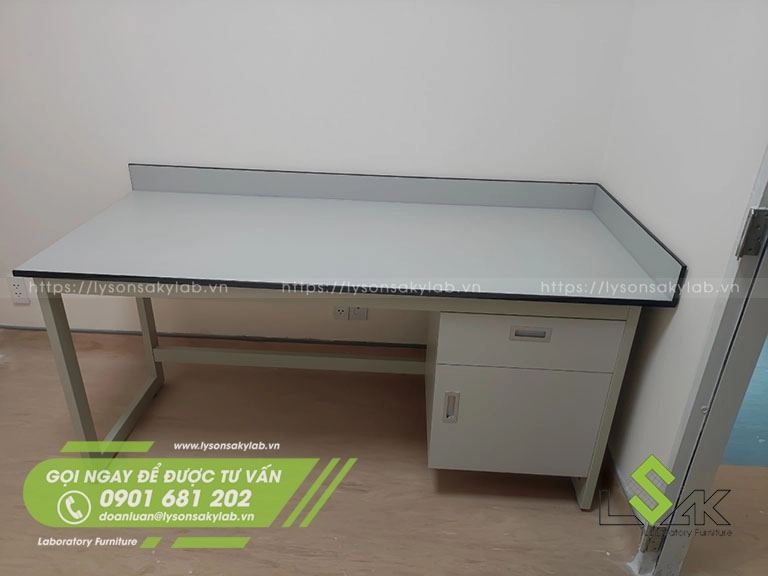 Bàn thí nghiệm áp tường nội thất khoa xét nghiệm Bệnh viện Van An