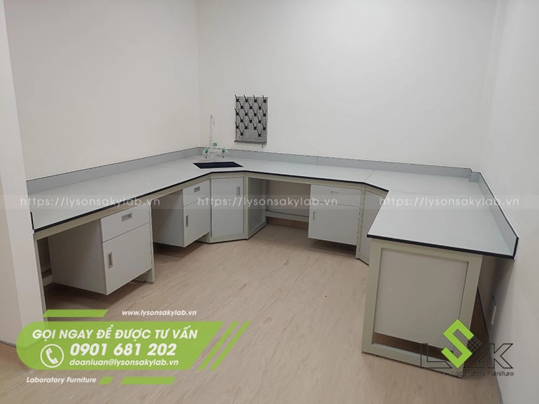 Bàn thí nghiệm chữ U nội thất khoa xét nghiệm Bệnh viện Van An