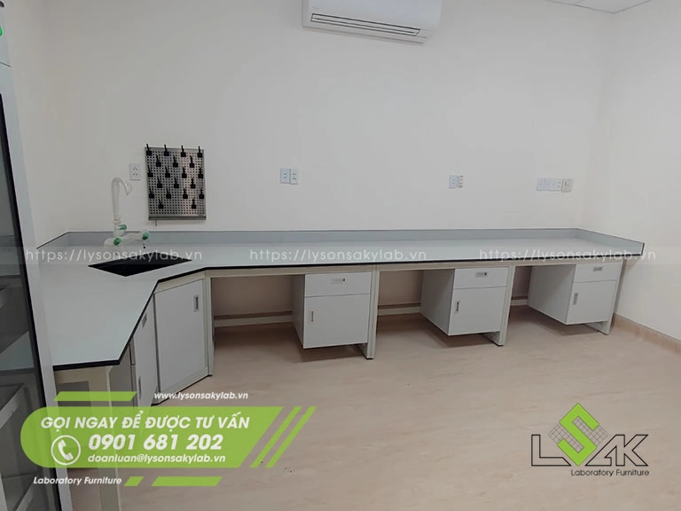 Bàn thí nghiệm chữ L nội thất khoa xét nghiệm Bệnh viện Van An