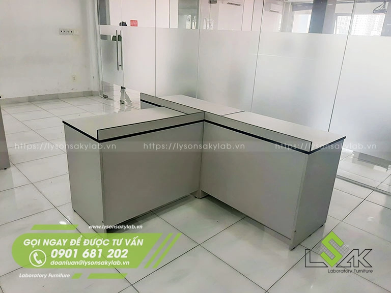 Bàn làm việc chuyên dùng cho các kỹ thuật viên nha khoa