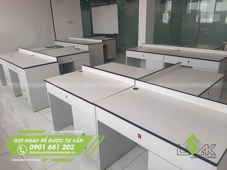 Bàn làm việc nha khoa sử dụng tấm phenolic chịu hóa chất