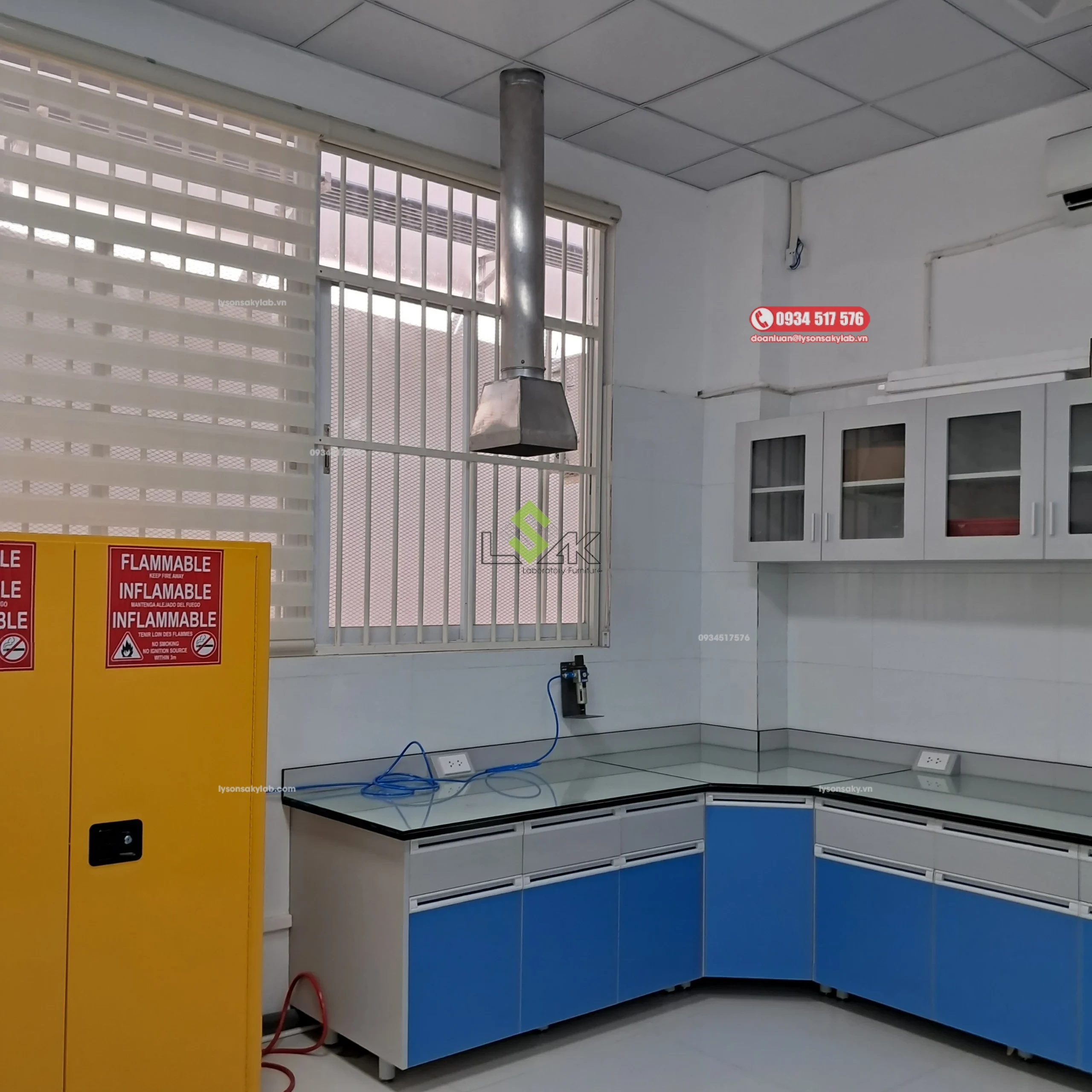 Thi công lắp đặt nội thất phòng thí nghiệm văn phòng Công ty Phụ kiện Túi xách Hung Hing Hồng Kông — Ngũ kim, Phụ kiện, Túi xách