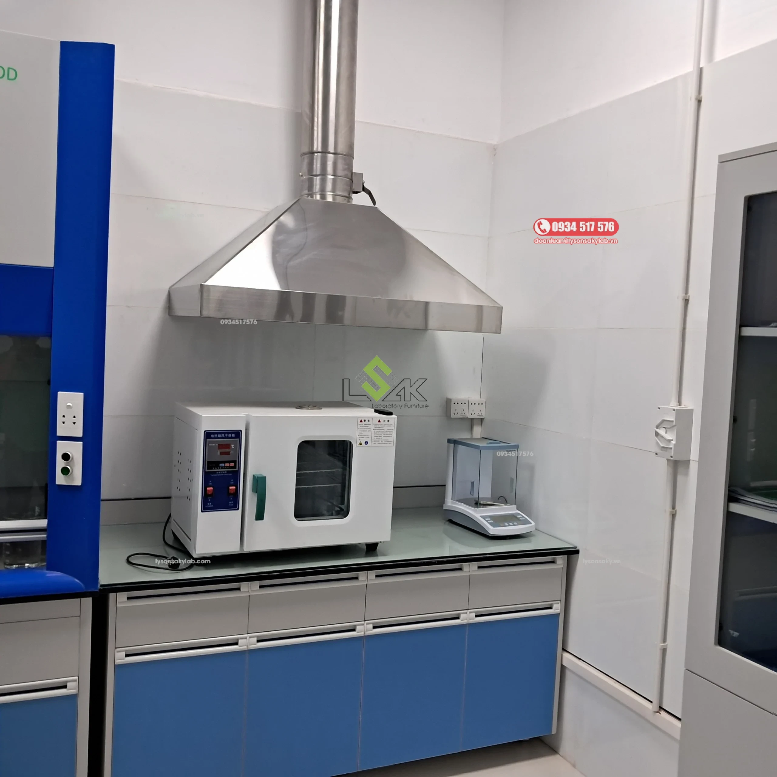 Thi công lắp đặt nội thất phòng thí nghiệm văn phòng Công ty Phụ kiện Túi xách Hung Hing Hồng Kông — Ngũ kim, Phụ kiện, Túi xách