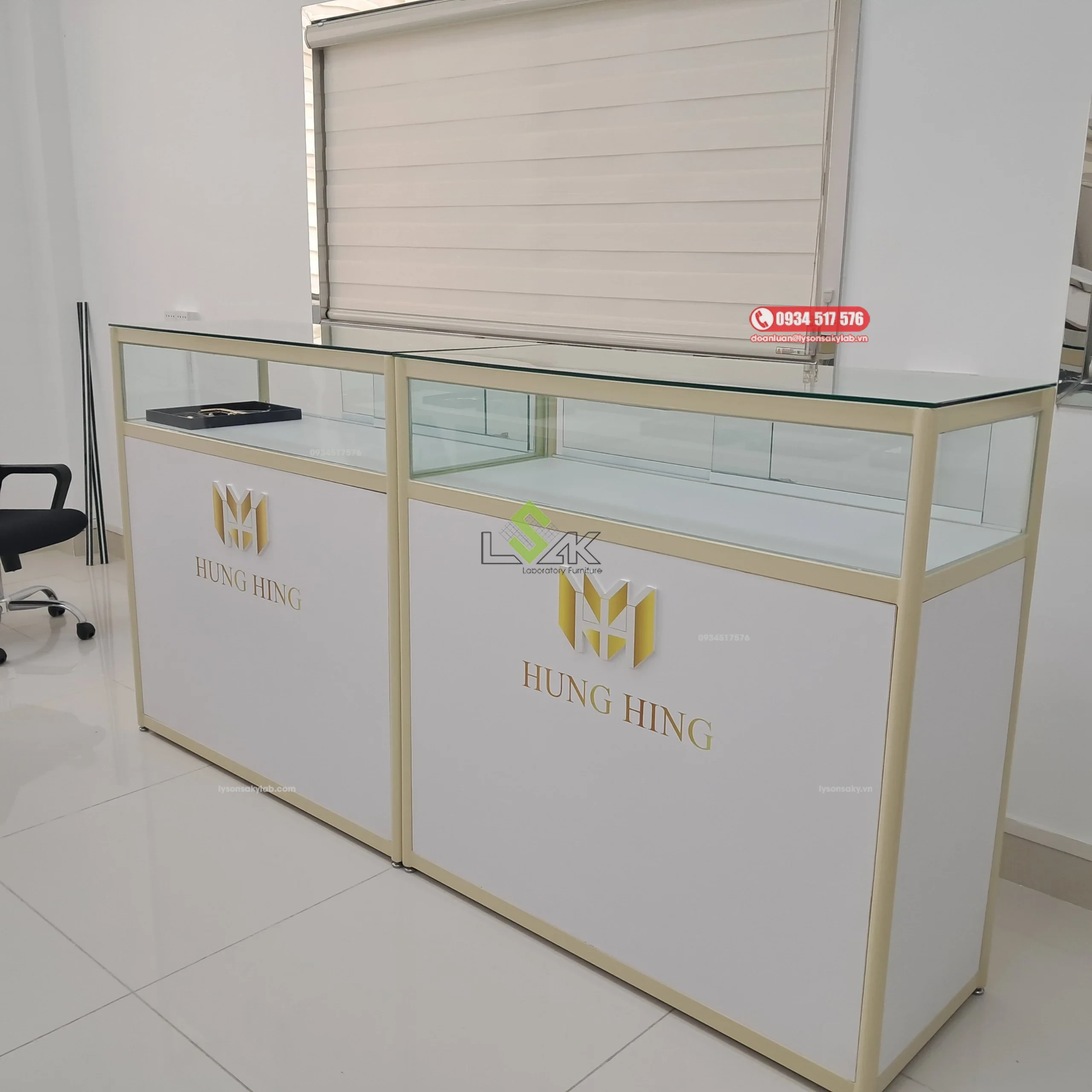 Thi công lắp đặt nội thất phòng thí nghiệm văn phòng Công ty Phụ kiện Túi xách Hung Hing Hồng Kông — Ngũ kim, Phụ kiện, Túi xách