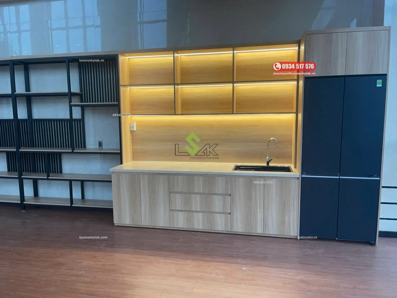 Thi công lắp đặt nội thất phòng thí nghiệm văn phòng Công ty Phụ kiện Túi xách Hung Hing Hồng Kông — Ngũ kim, Phụ kiện, Túi xách