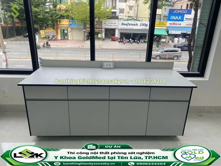 Bàn đặt máy xét nghiệm