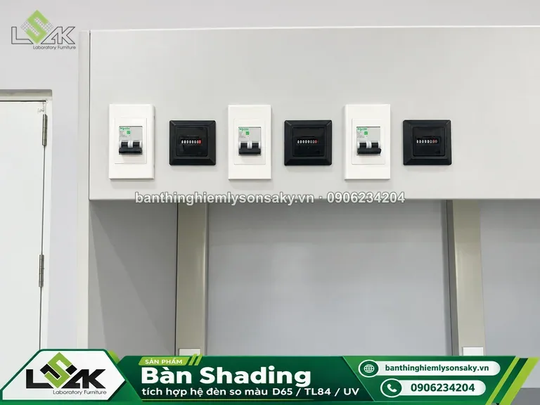 Bàn Shading tích hợp hệ đèn so màu D65 / TL84 / UV thi công thực tế