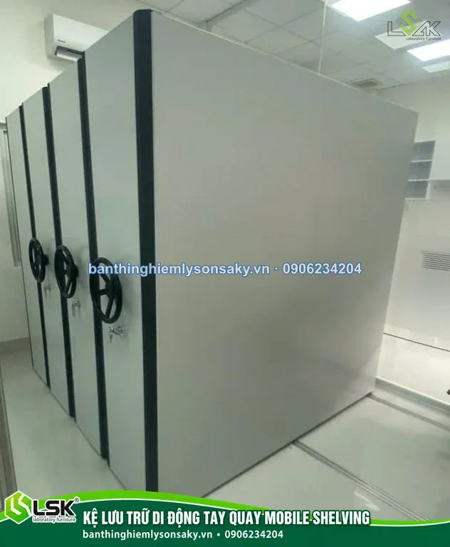 Kệ lưu trữ di động tay quay Mobile Shelving thi công thực tế
