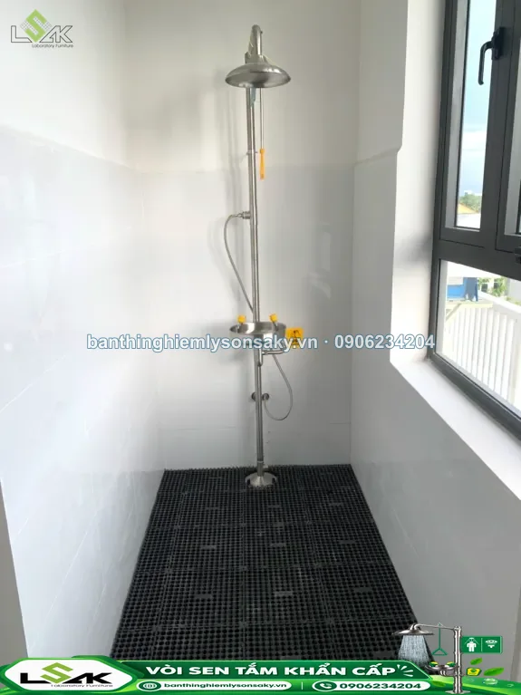 Vòi sen tắm khẩn cấp - 1